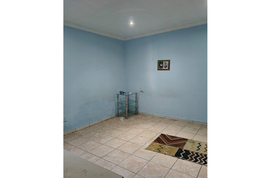 6 Bedroom Property for Sale in Philippi Western Cape